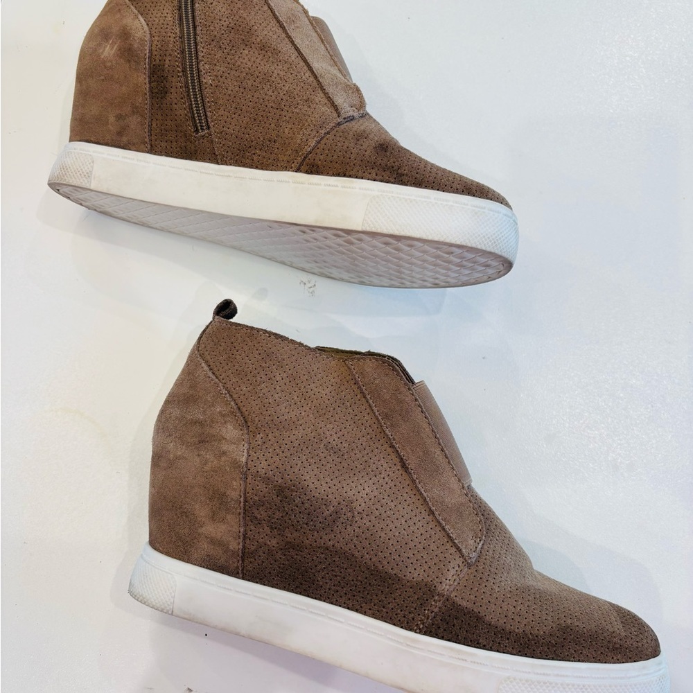 Steve Madden Tan Suede Wedge Sneakers size 10 - Picture 10 of 11